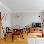 Lägenhet Elegant 1-bedroom On Rue Saint-dominique *