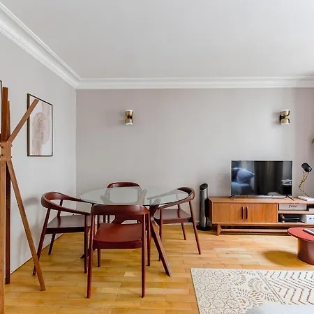 Apartament Elegant 1-bedroom On Rue Saint-dominique *