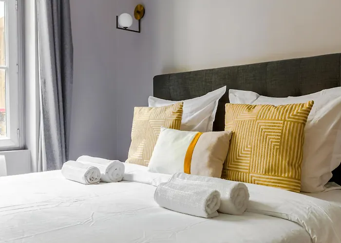 Elegant 1-bedroom On Rue Saint-dominique * Paryż